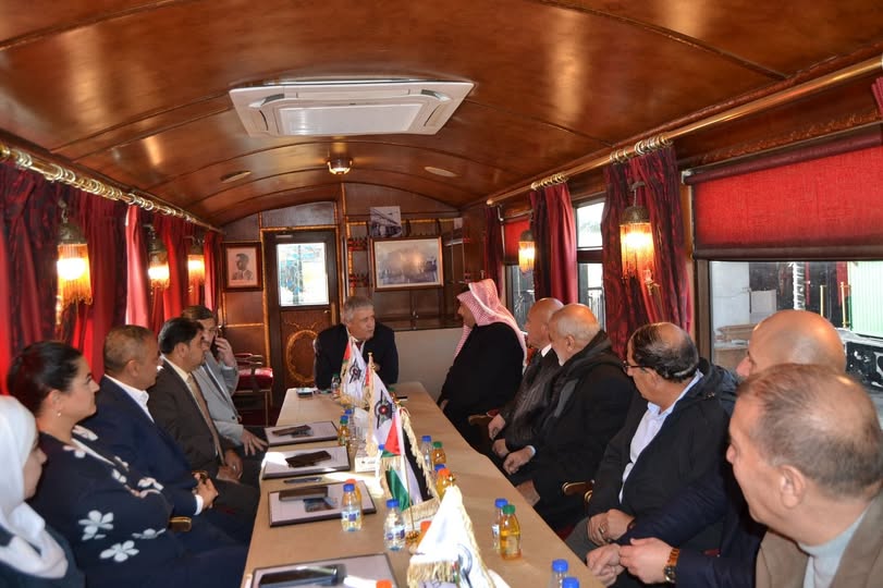 من داخل عربة تاريخية.. القطامين يترأس مجلس ادارة الخط الحجازي