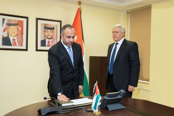 العساسلة يؤدي اليمين القانونية أمام وزير النقل مديرا عاما للهيئة البحرية الأردنية