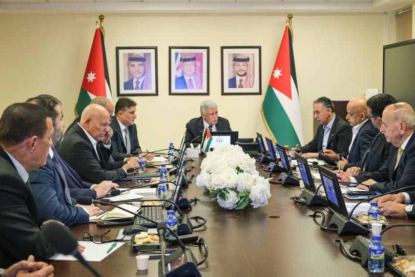 القطامين والقضاة يبحثان مع قطاعات الملاحة واللوجستيات والتخليص والتجارة تعزيز انسيابية البضائع عبر ميناء العقبة والمعابر الحدودية