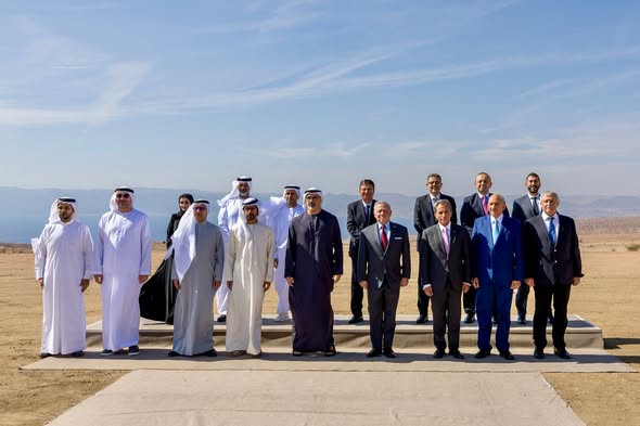 الملك وولي عهد أبوظبي يشهدان وضع حجر الأساس لمشروع سكة حديد العقبة - الشيدية – معان